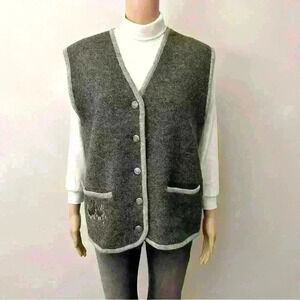 Vintage oversized grandma gray buttons down v- neck wool  vest.